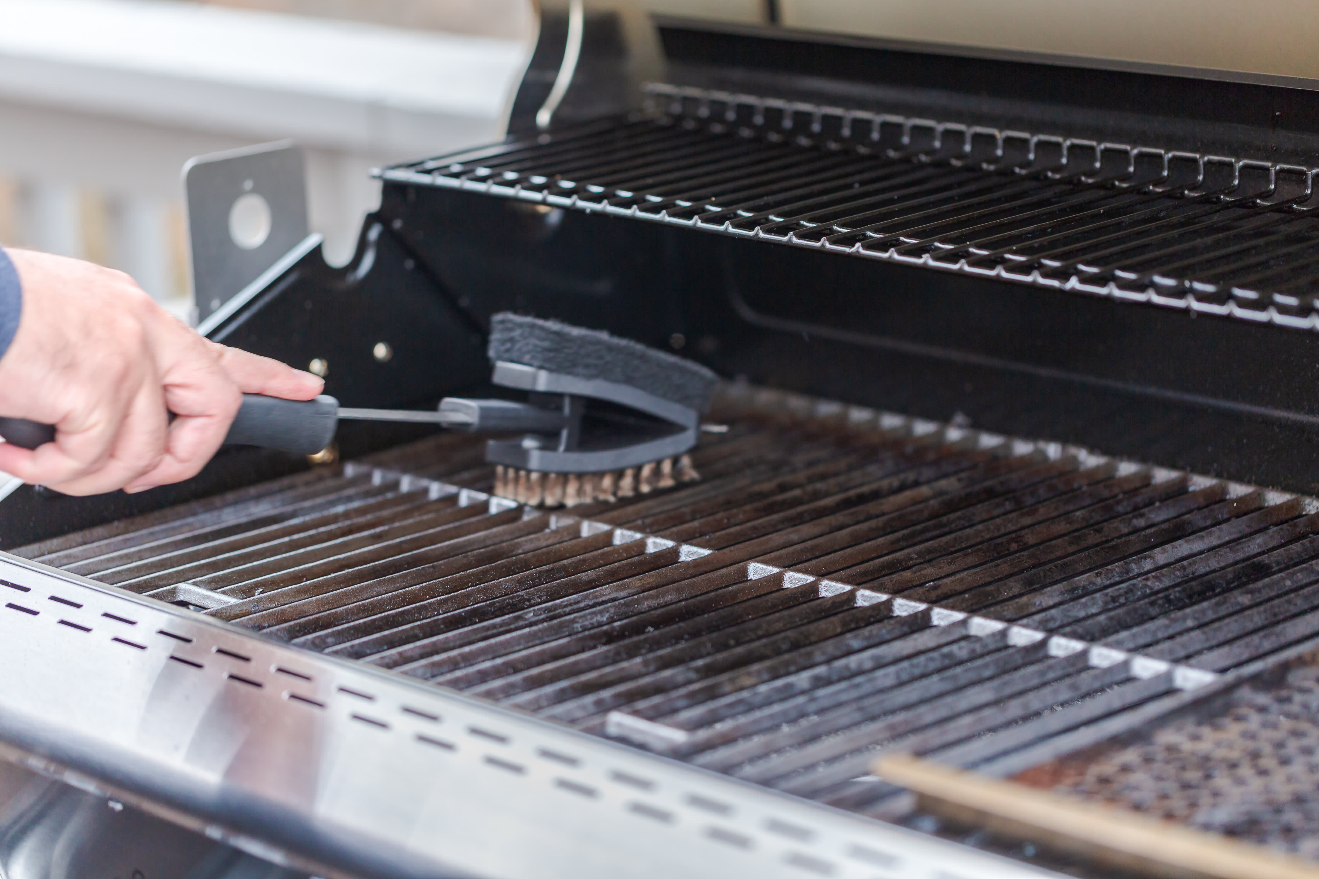 Best way to clean charcoal clearance grill